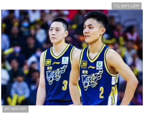 广东华南虎后卫线遭遇伤病潮,杜锋指导紧急征调青年队球员合练 广东华南虎后卫线遭遇伤病潮,杜锋指导紧急征调青年队球员合练